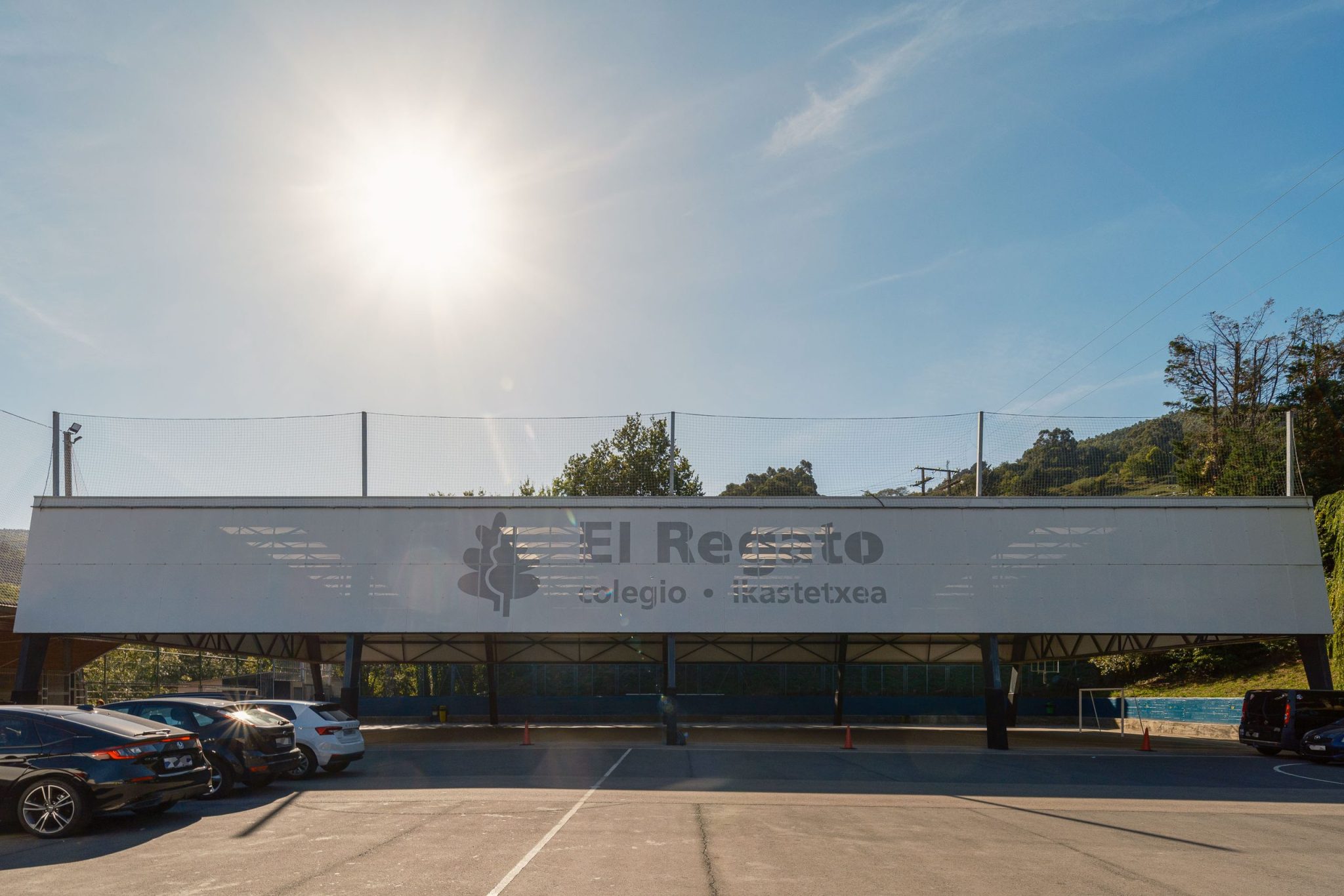 Colegio El Regato Ikastetxea: nuevas cubiertas del Colegio El Regato en Barakaldo