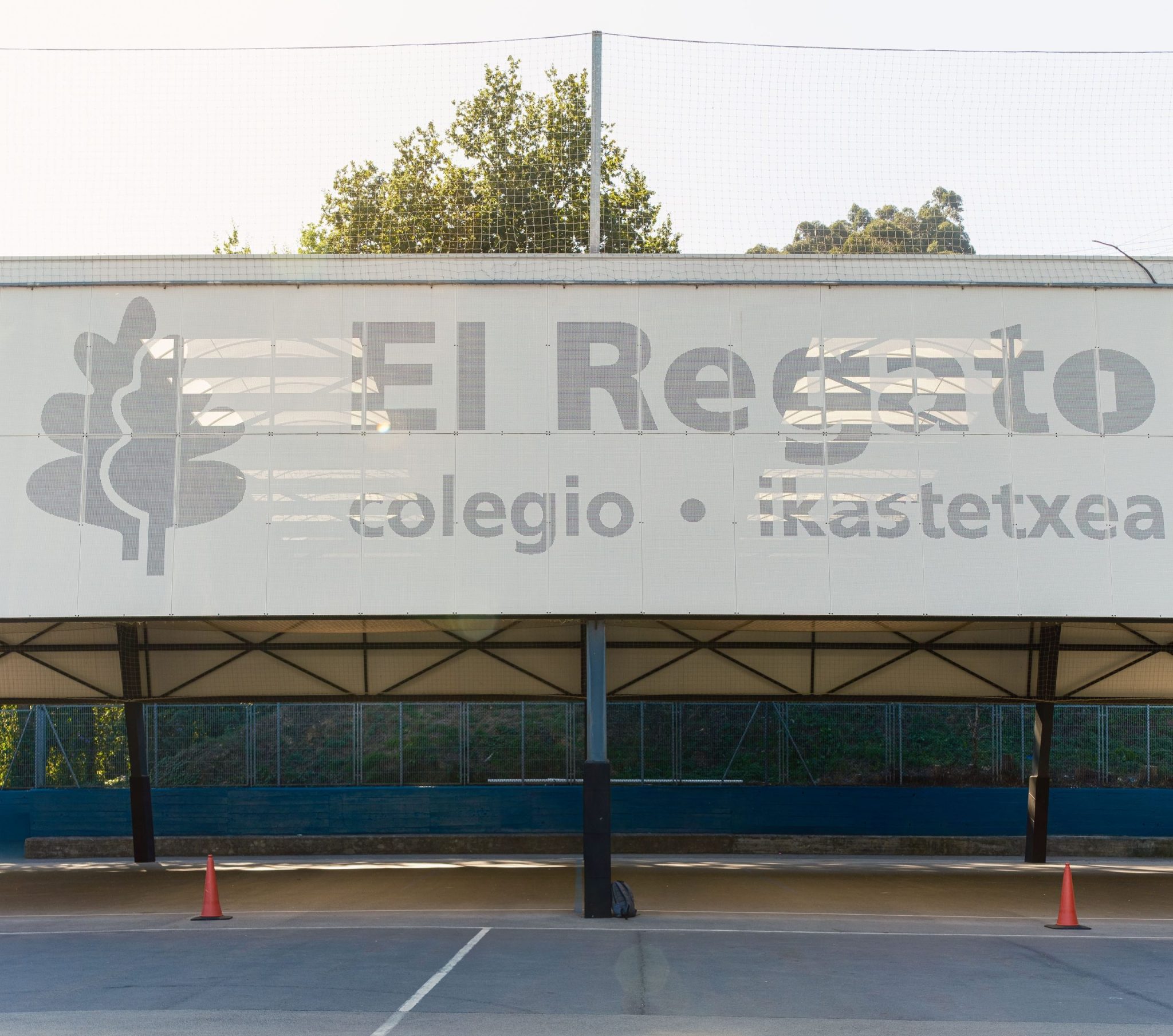 Colegio El Regato Ikastetxea: nuevas cubiertas del Colegio El Regato en Barakaldo
