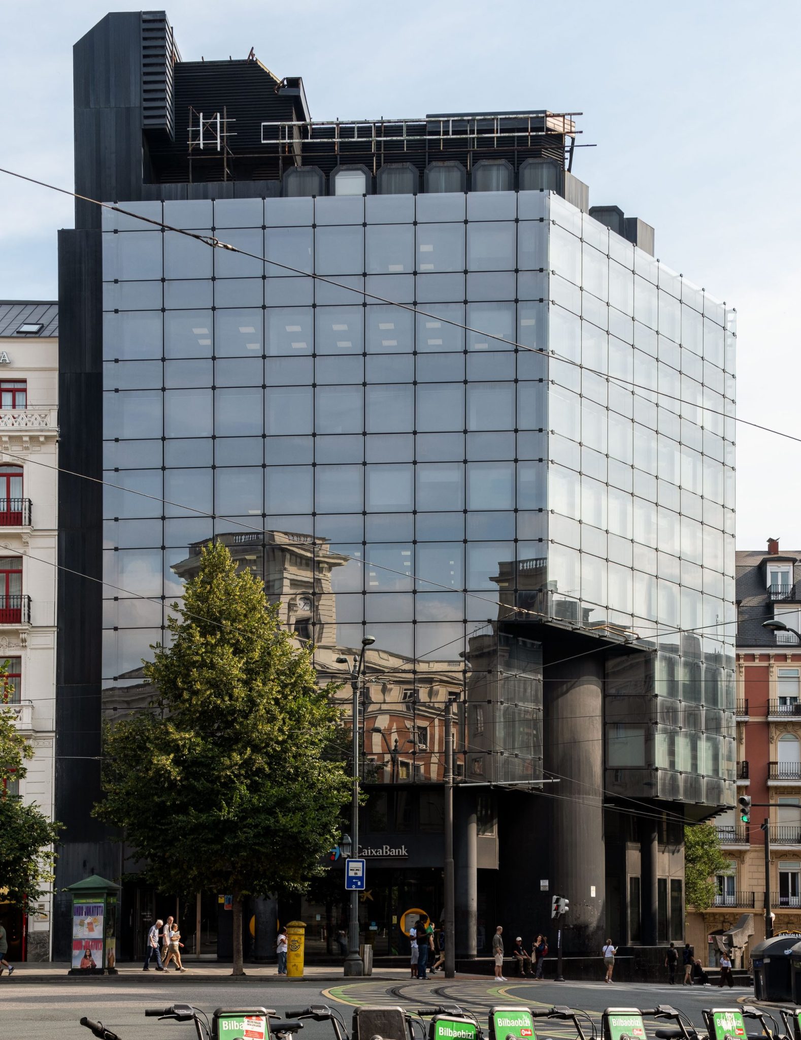 Fachada Plaza Circular: sustitución de vidrios en el muro cortina de un edificio de la Plaza Circular de Bilbao