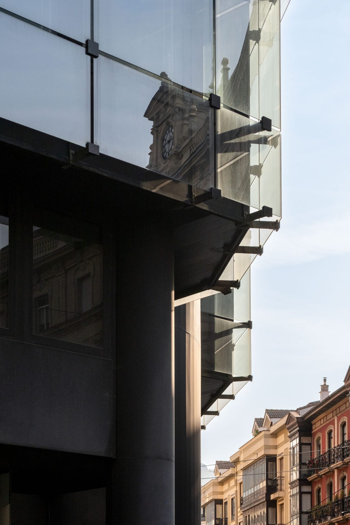 Fachada Plaza Circular: sustitución de vidrios en el muro cortina de un edificio de la Plaza Circular de Bilbao