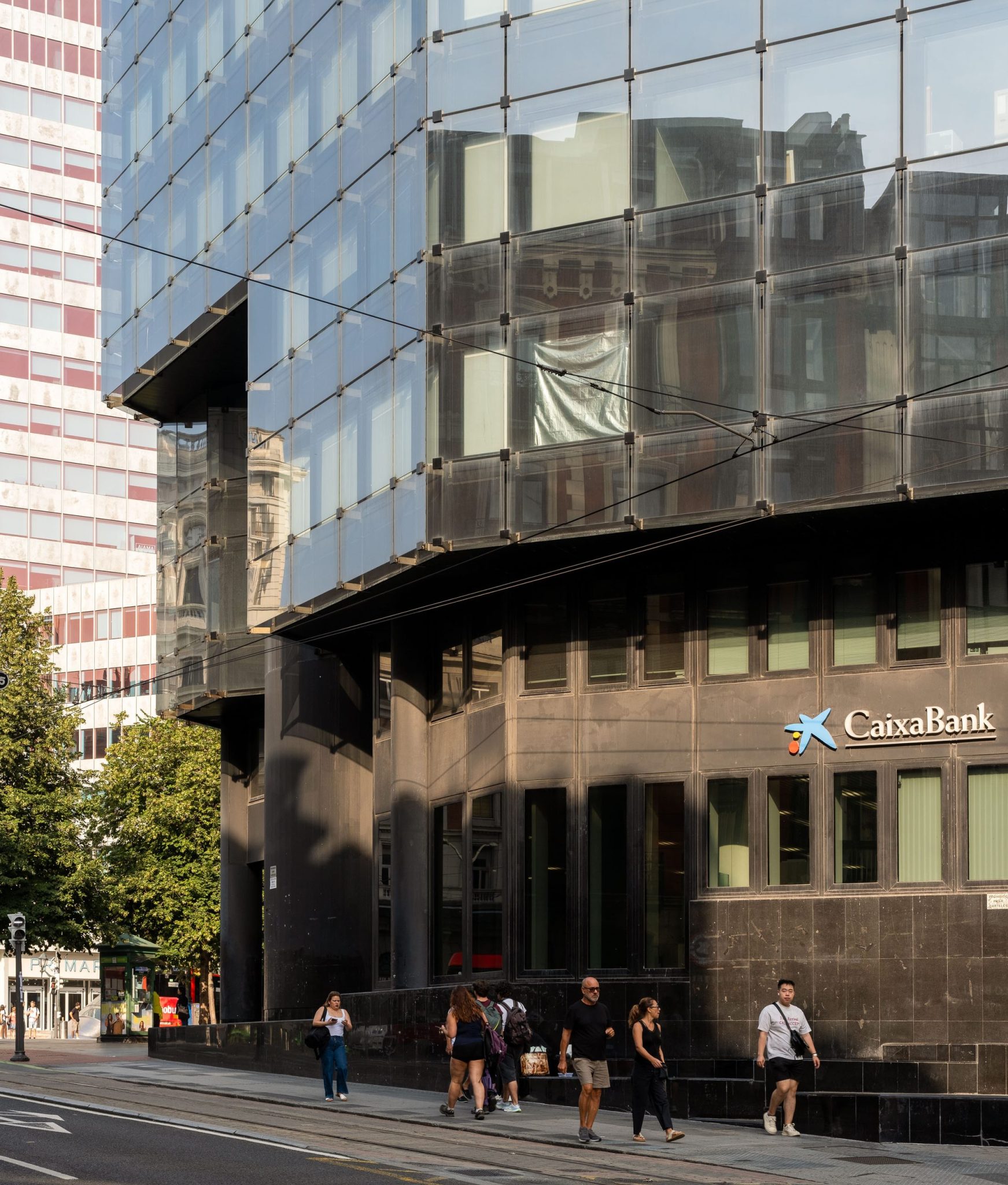 Fachada Plaza Circular: sustitución de vidrios en el muro cortina de un edificio de la Plaza Circular de Bilbao