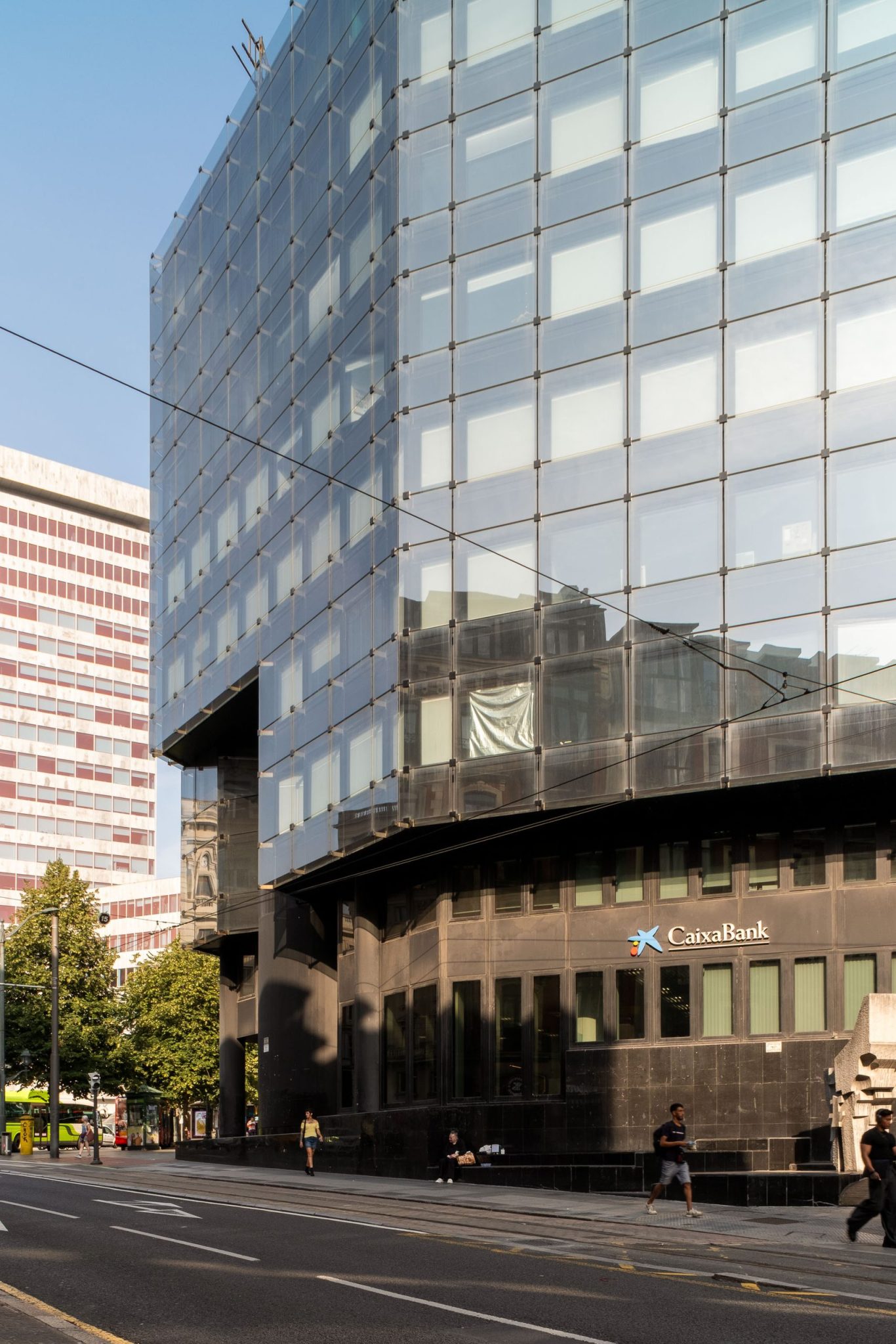 Fachada Plaza Circular: sustitución de vidrios en el muro cortina de un edificio de la Plaza Circular de Bilbao