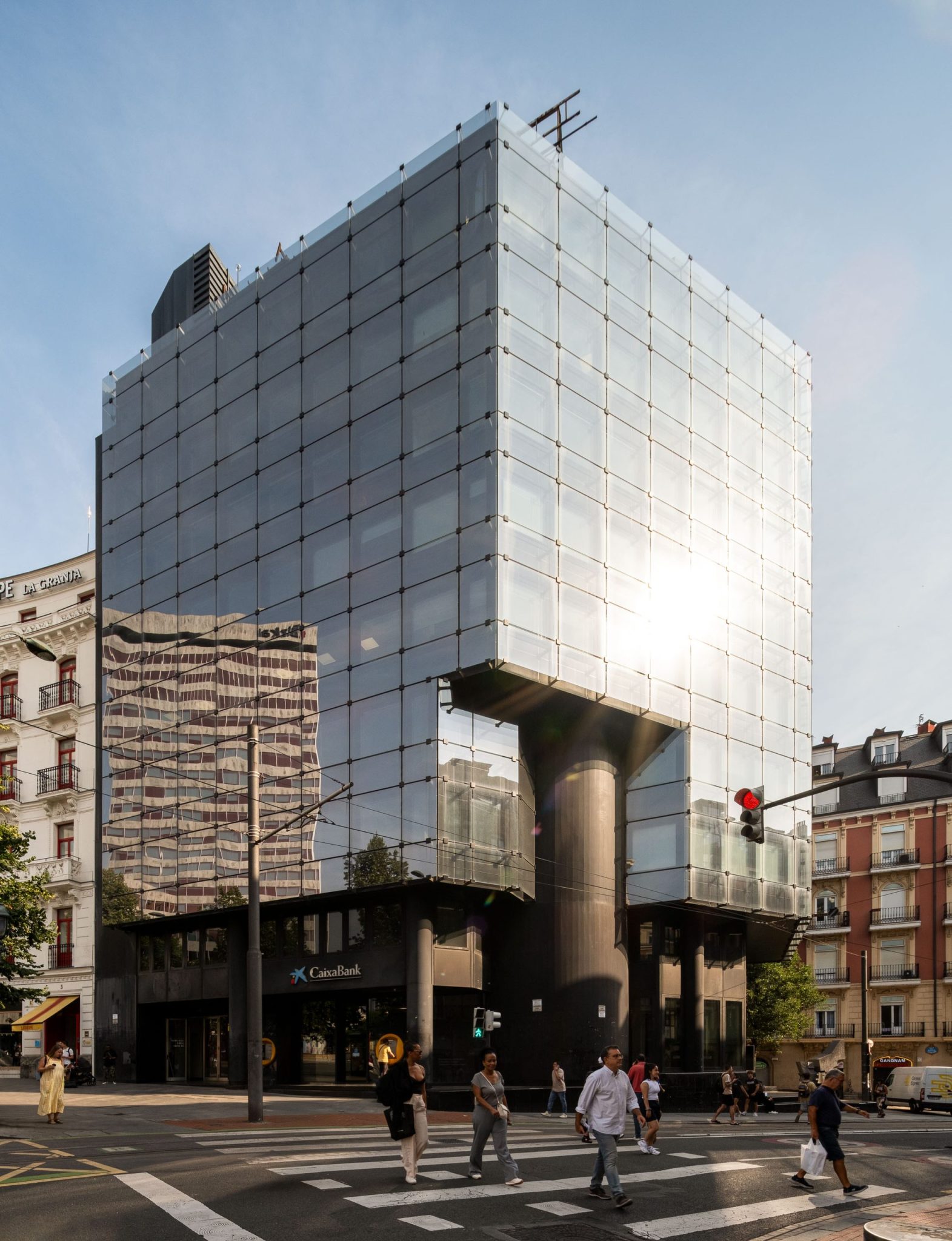 Fachada Plaza Circular: sustitución de vidrios en el muro cortina de un edificio de la Plaza Circular de Bilbao