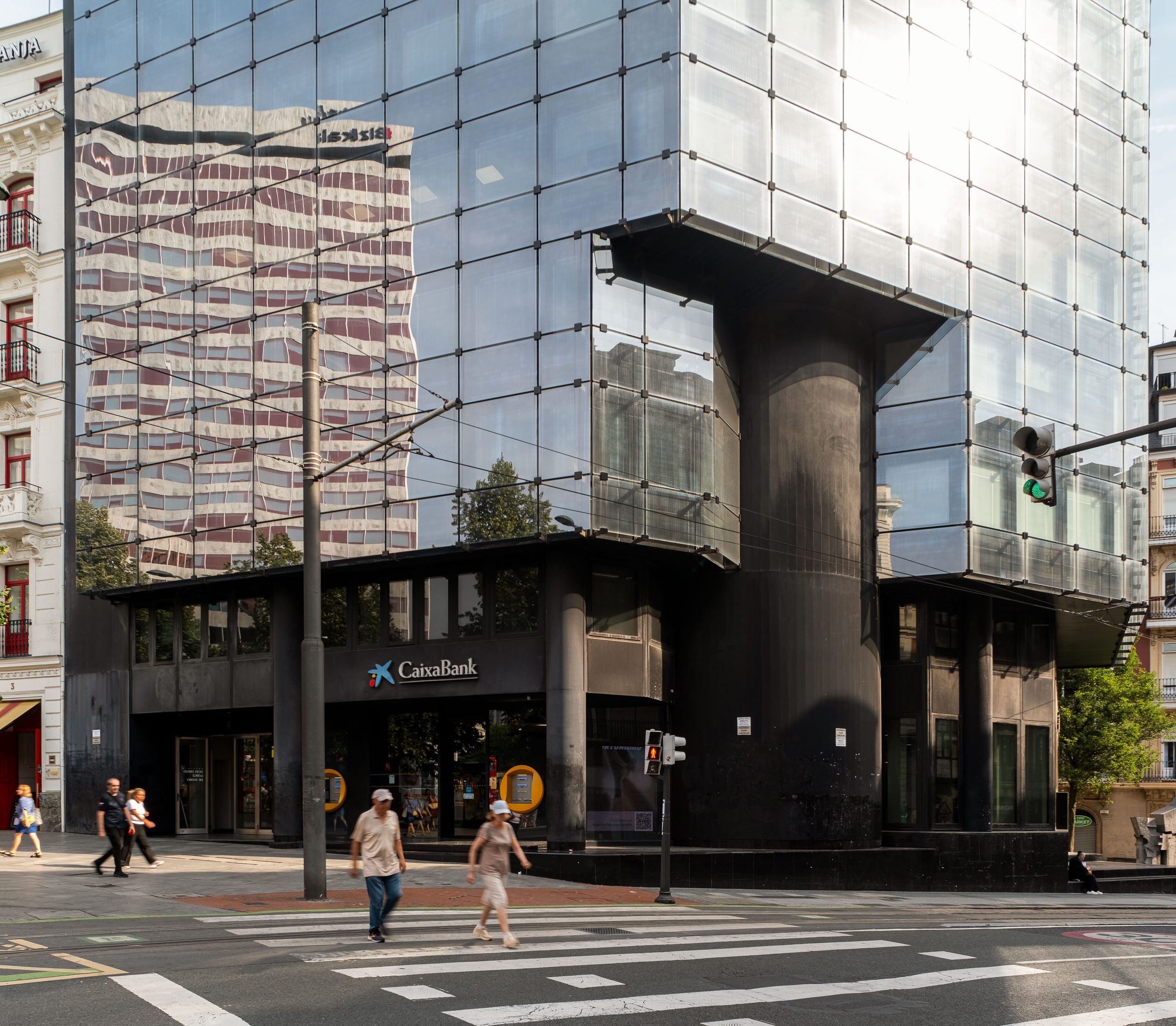 Fachada Plaza Circular: sustitución de vidrios en el muro cortina de un edificio de la Plaza Circular de Bilbao