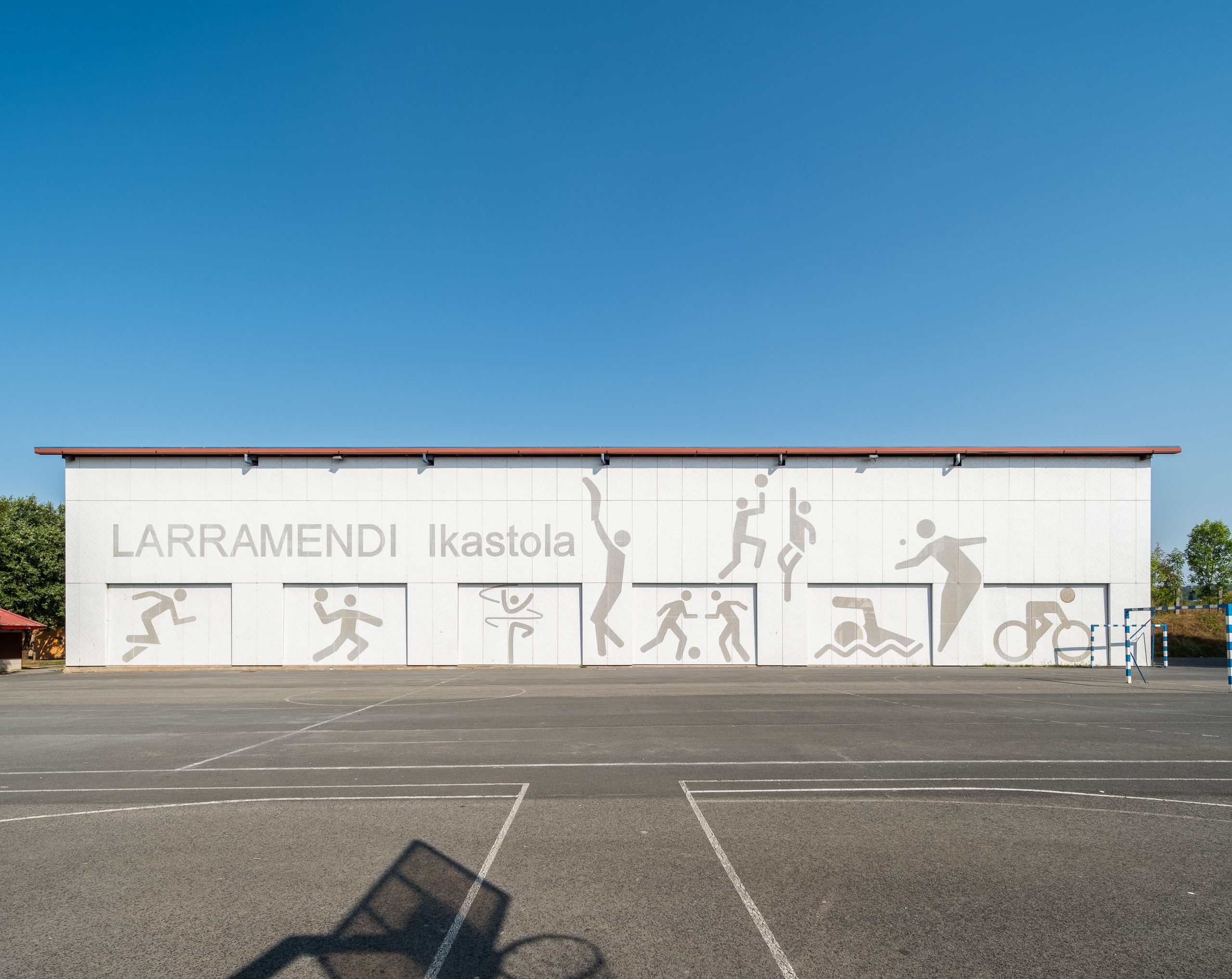 Larramendi Ikastola: nueva envolvente del polideportivo de Larramendi Ikastola en Mungia