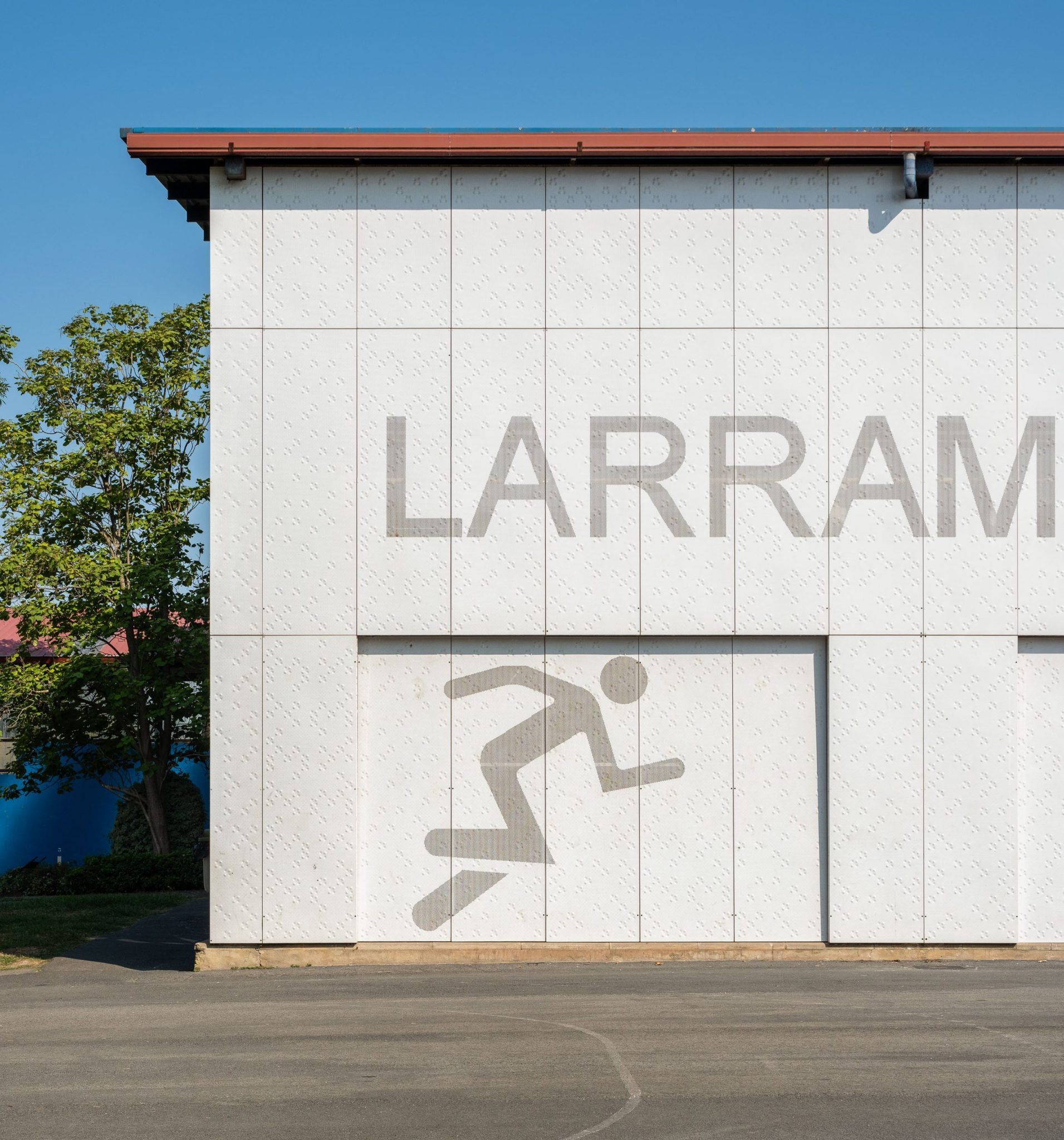 Larramendi Ikastola: nueva envolvente del polideportivo de Larramendi Ikastola en Mungia