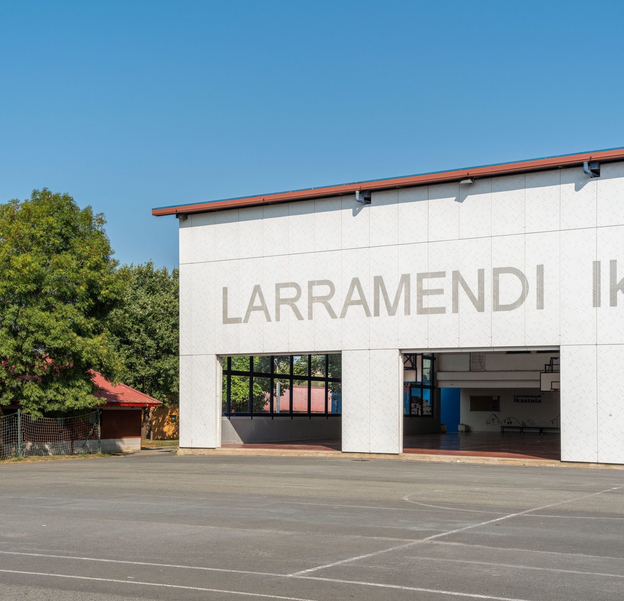 Larramendi Ikastola: nueva envolvente del polideportivo de Larramendi Ikastola en Mungia