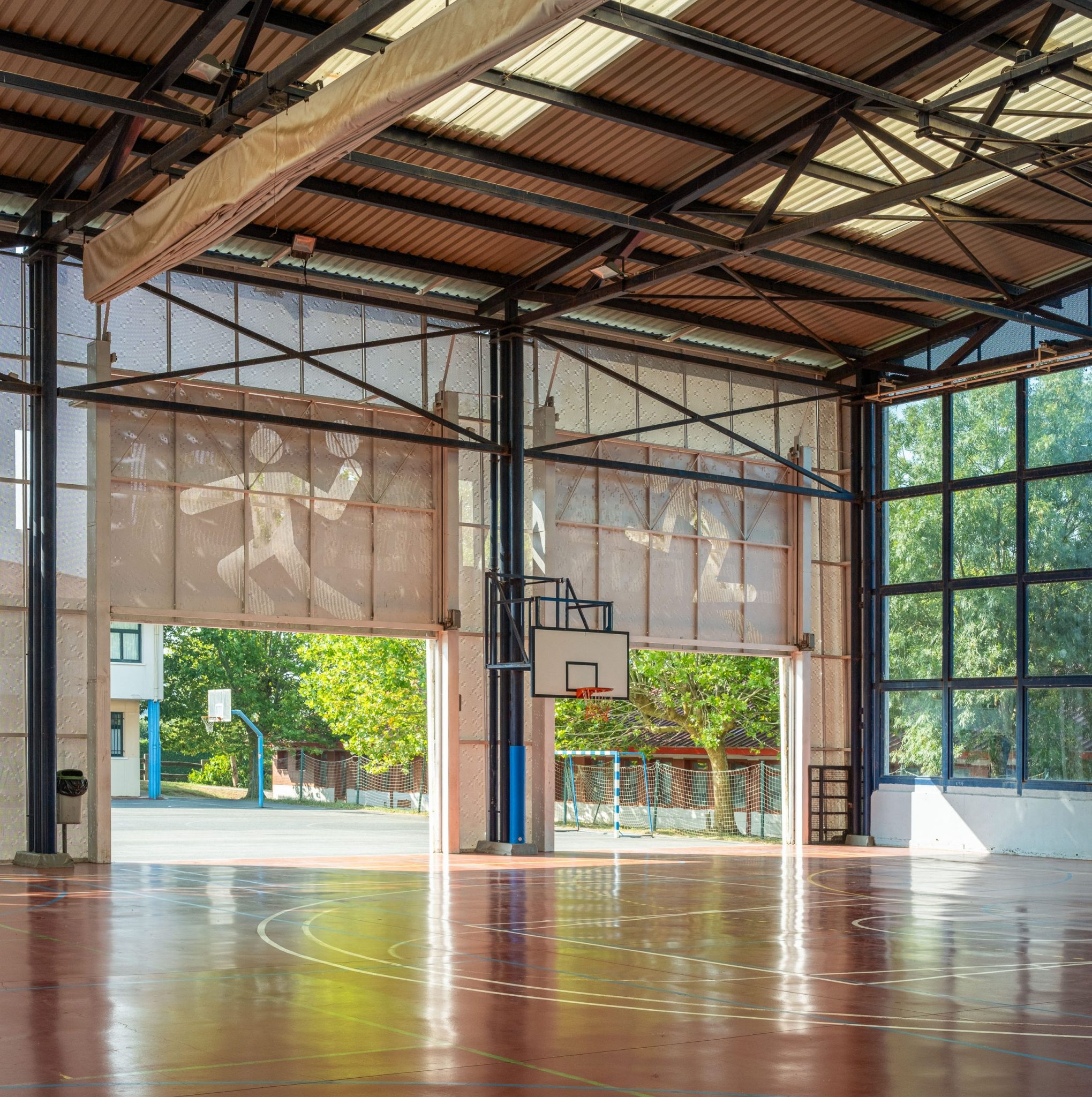 Larramendi Ikastola: nueva envolvente del polideportivo de Larramendi Ikastola en Mungia