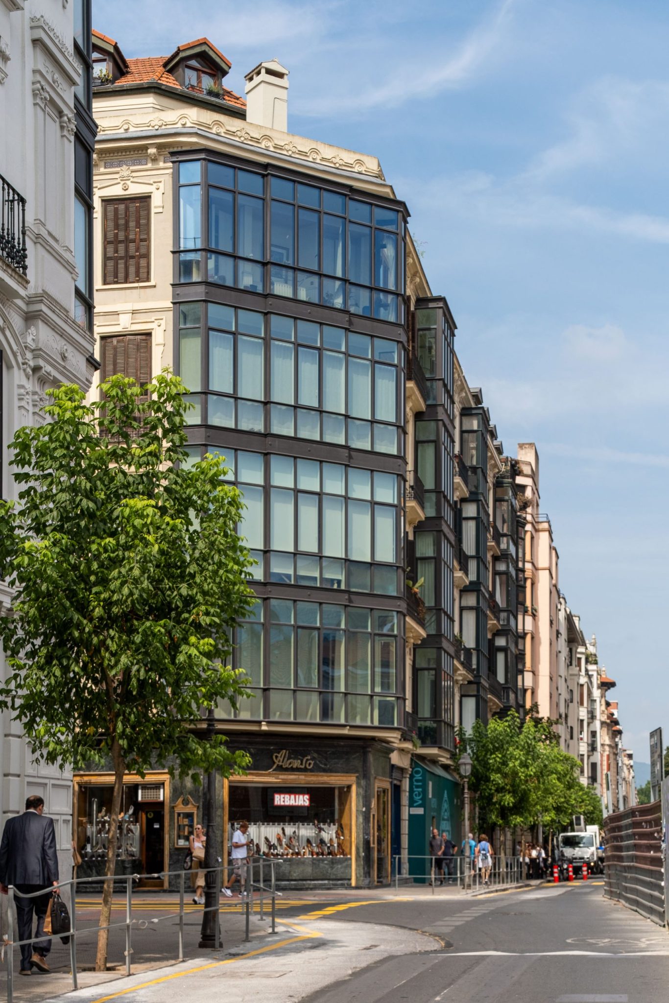 Miradores Astarloa: sustitución de los miradores de un edificio histórico en Bilbao