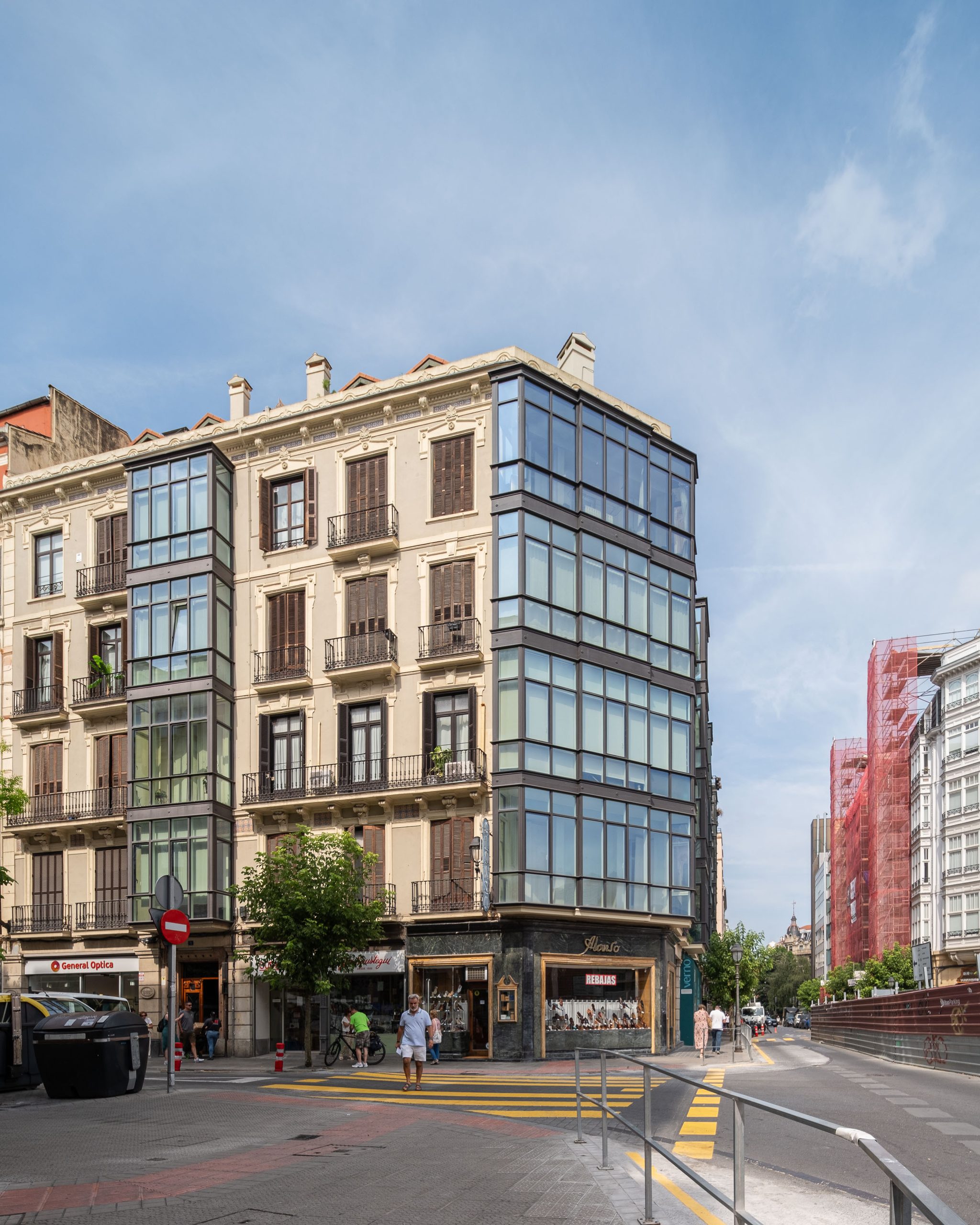 Miradores Astarloa: sustitución de los miradores de un edificio histórico en Bilbao