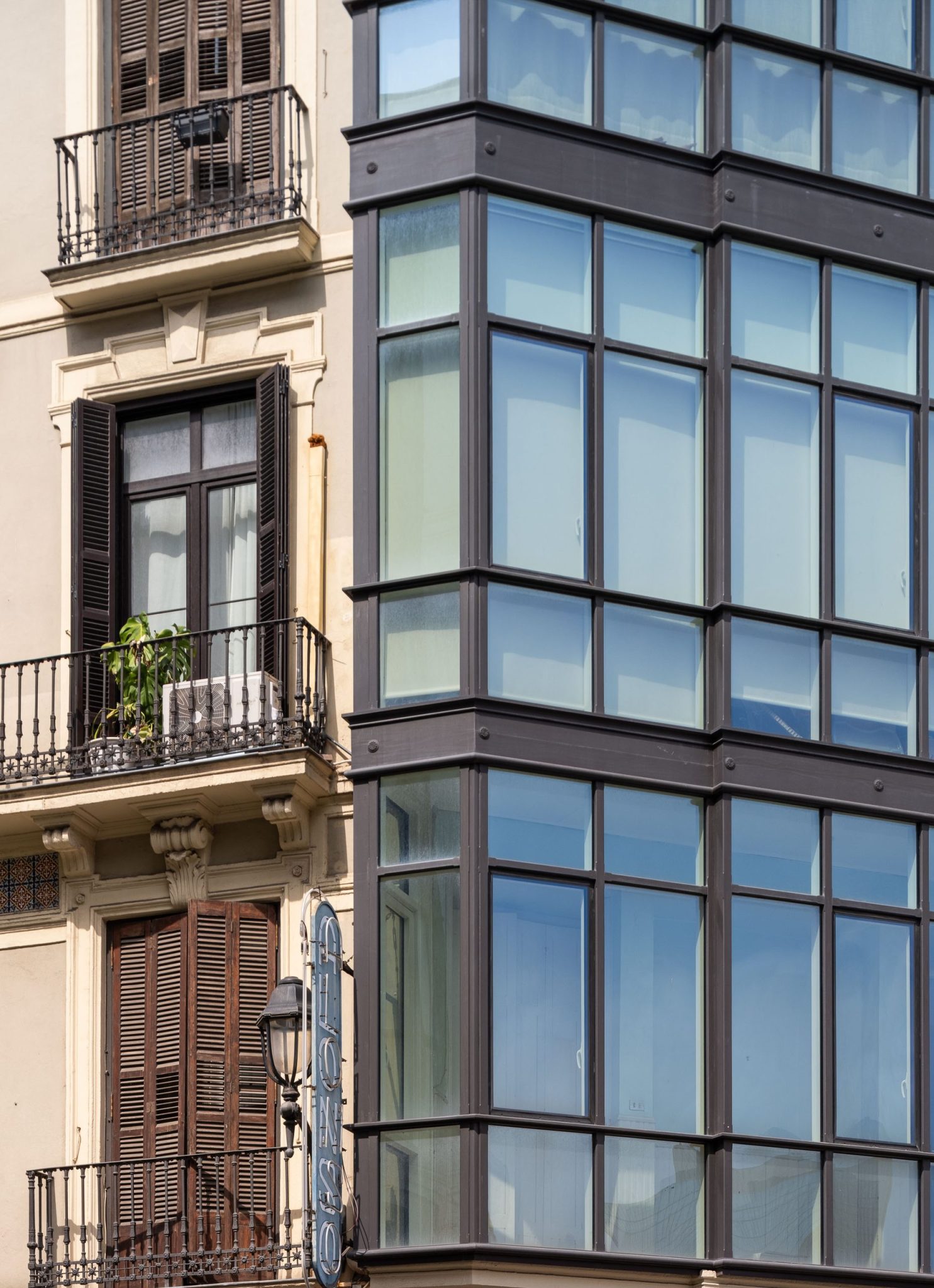 Miradores Astarloa: sustitución de los miradores de un edificio histórico en Bilbao