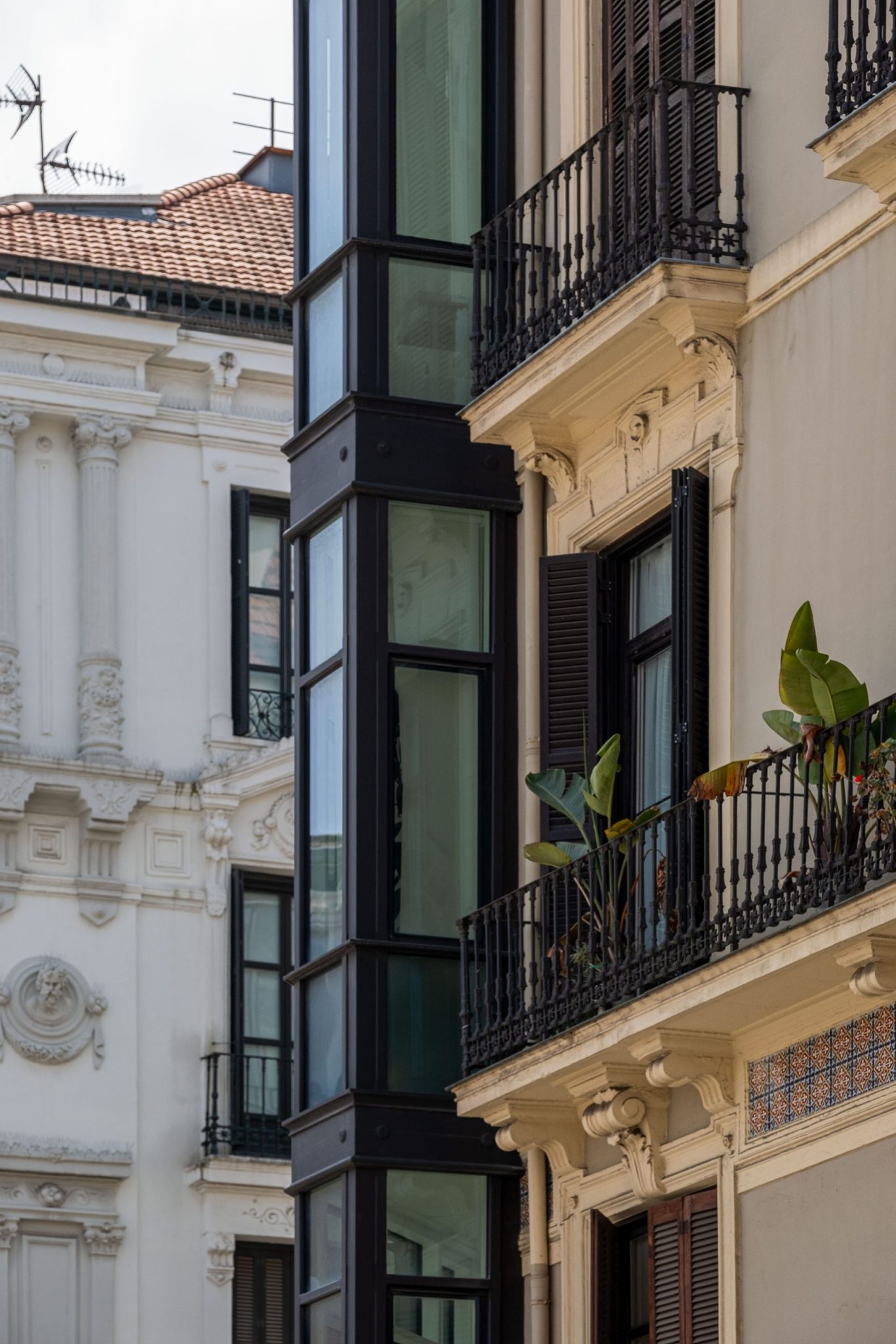 Miradores Astarloa: sustitución de los miradores de un edificio histórico en Bilbao