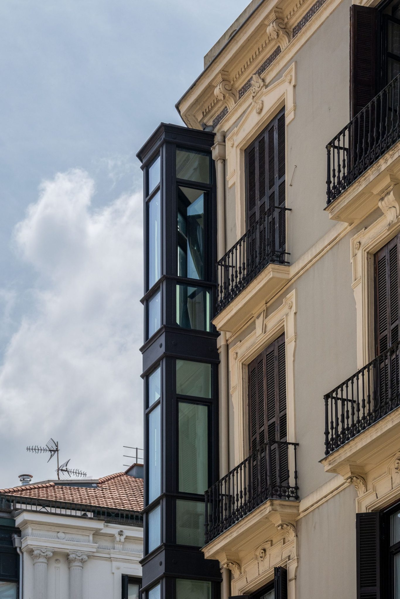 Miradores Astarloa: sustitución de los miradores de un edificio histórico en Bilbao