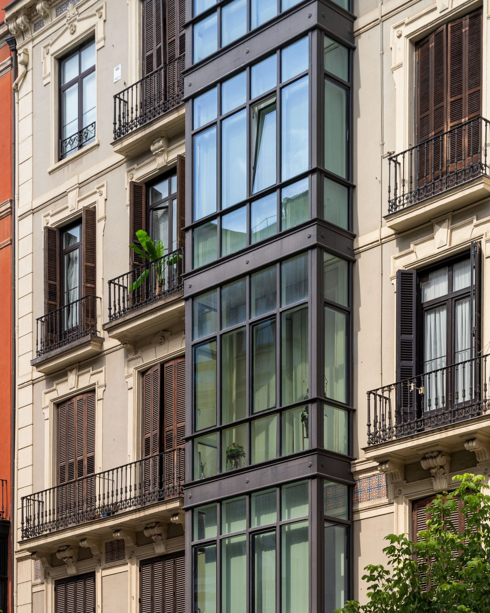 Miradores Astarloa: sustitución de los miradores de un edificio histórico en Bilbao