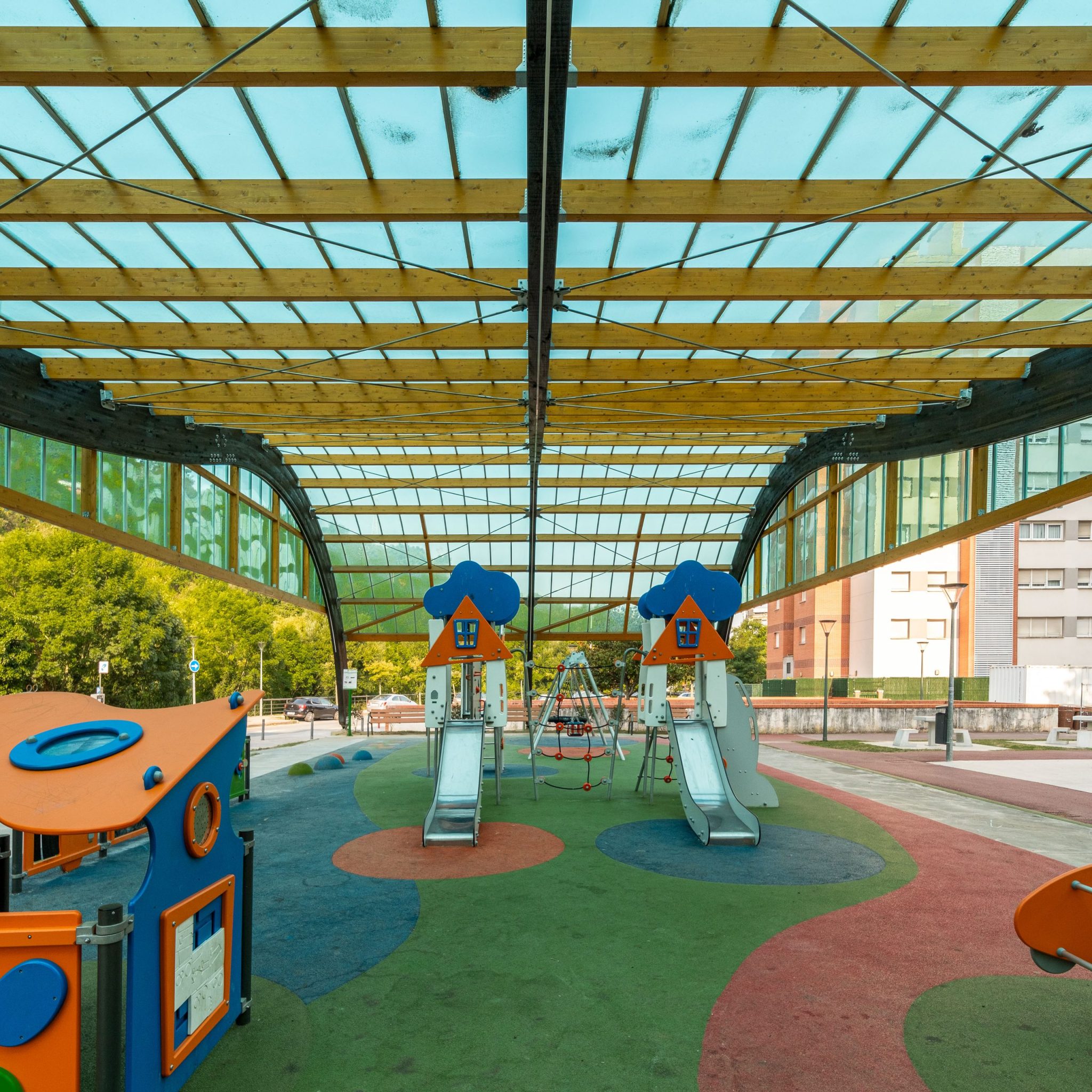 Parque Loizaga: cubierta, zona de juegos y parque Loizaga en Barakaldo