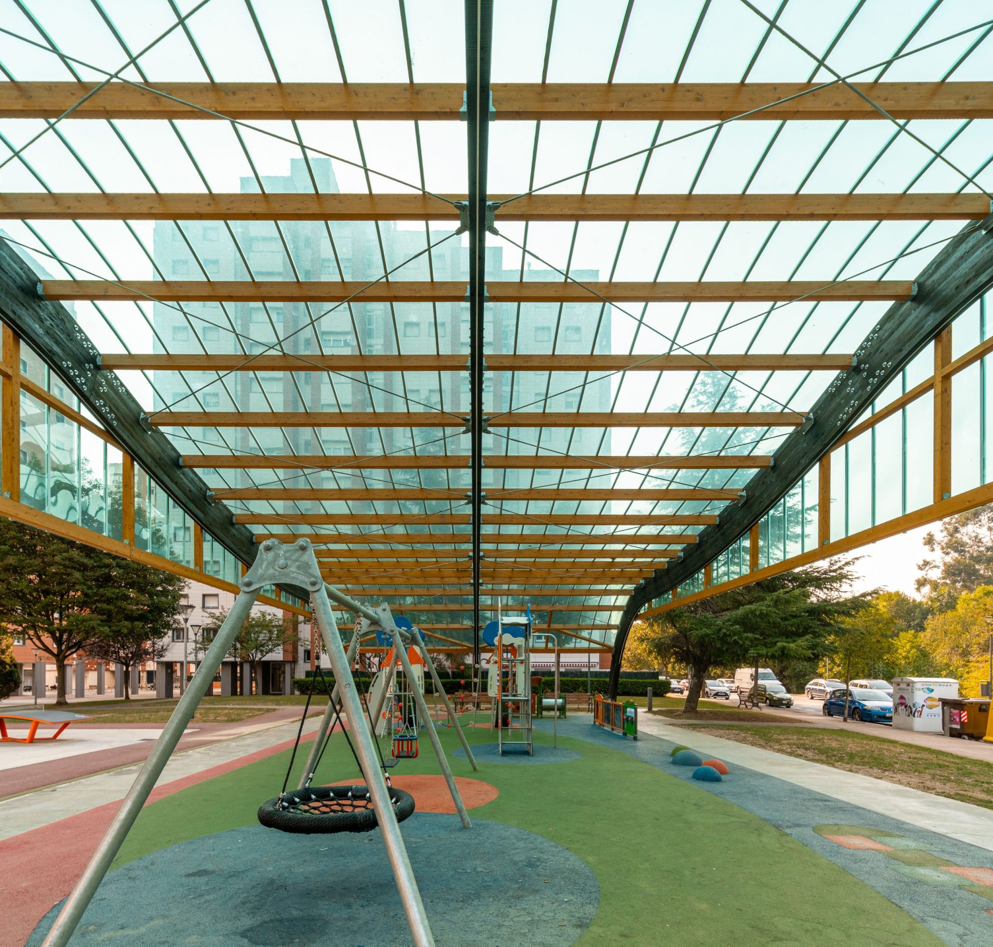 Parque Loizaga: cubierta, zona de juegos y parque Loizaga en Barakaldo