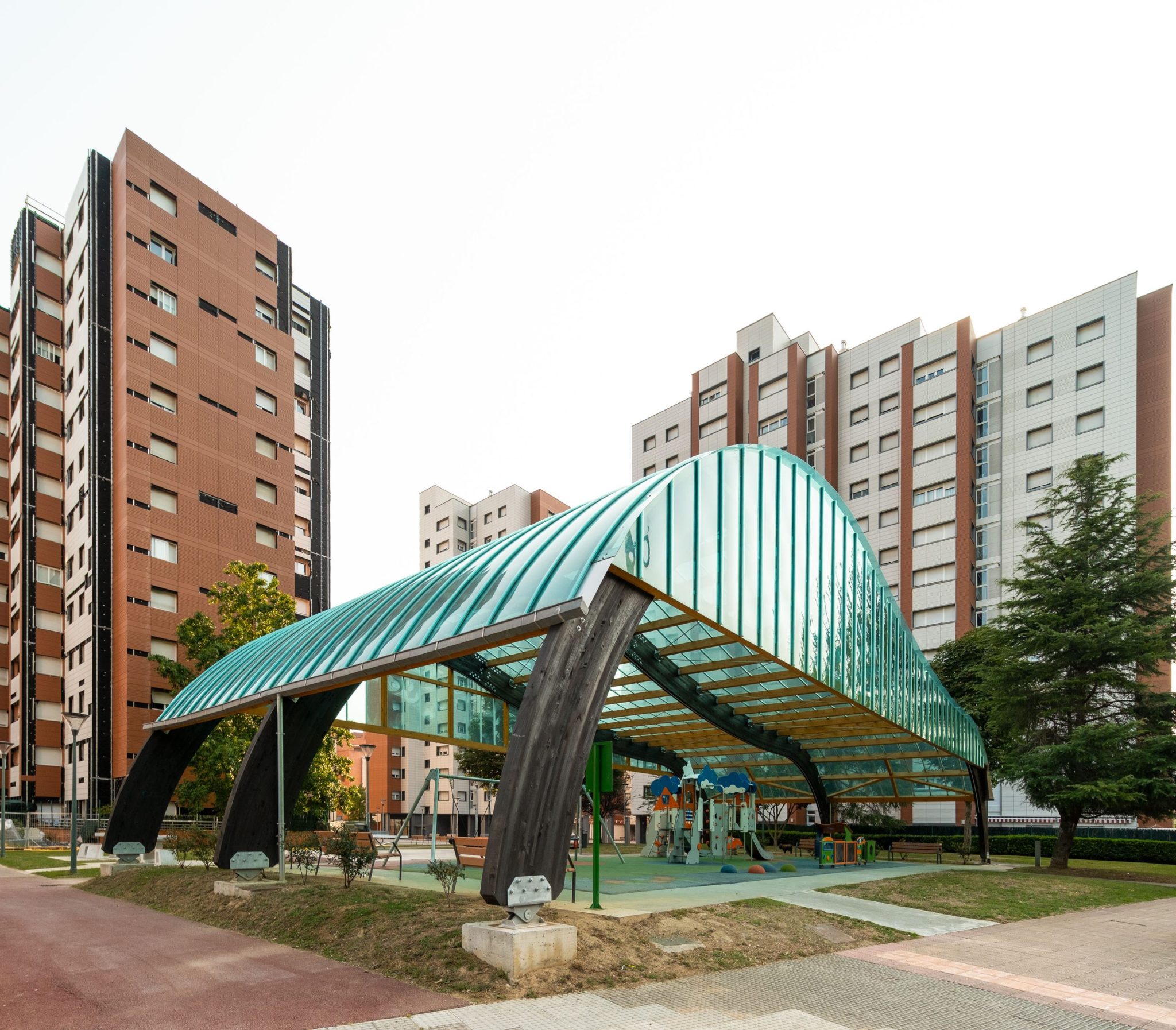 Parque Loizaga: cubierta, zona de juegos y parque Loizaga en Barakaldo