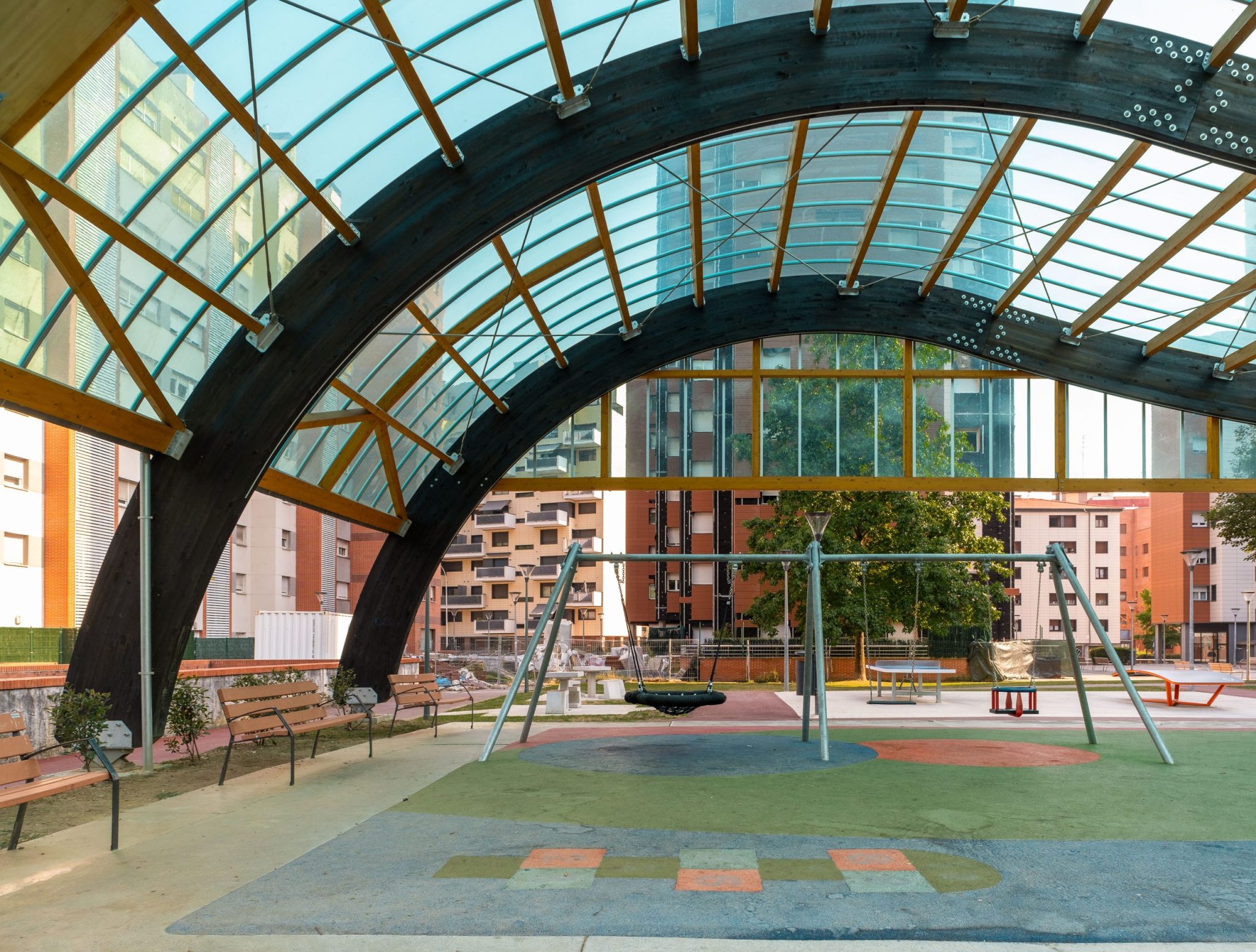 Parque Loizaga: cubierta, zona de juegos y parque Loizaga en Barakaldo