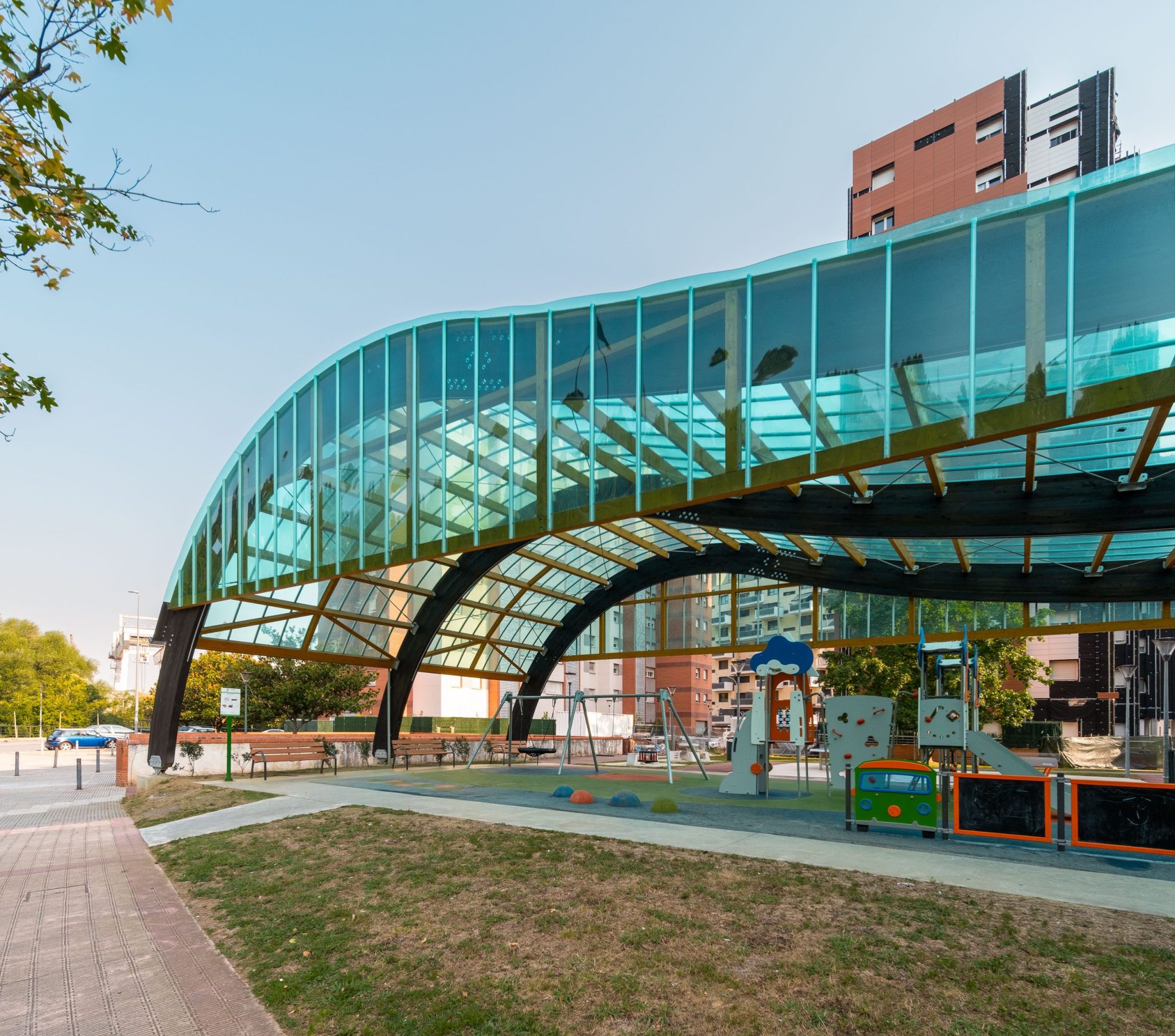 Parque Loizaga: cubierta, zona de juegos y parque Loizaga en Barakaldo