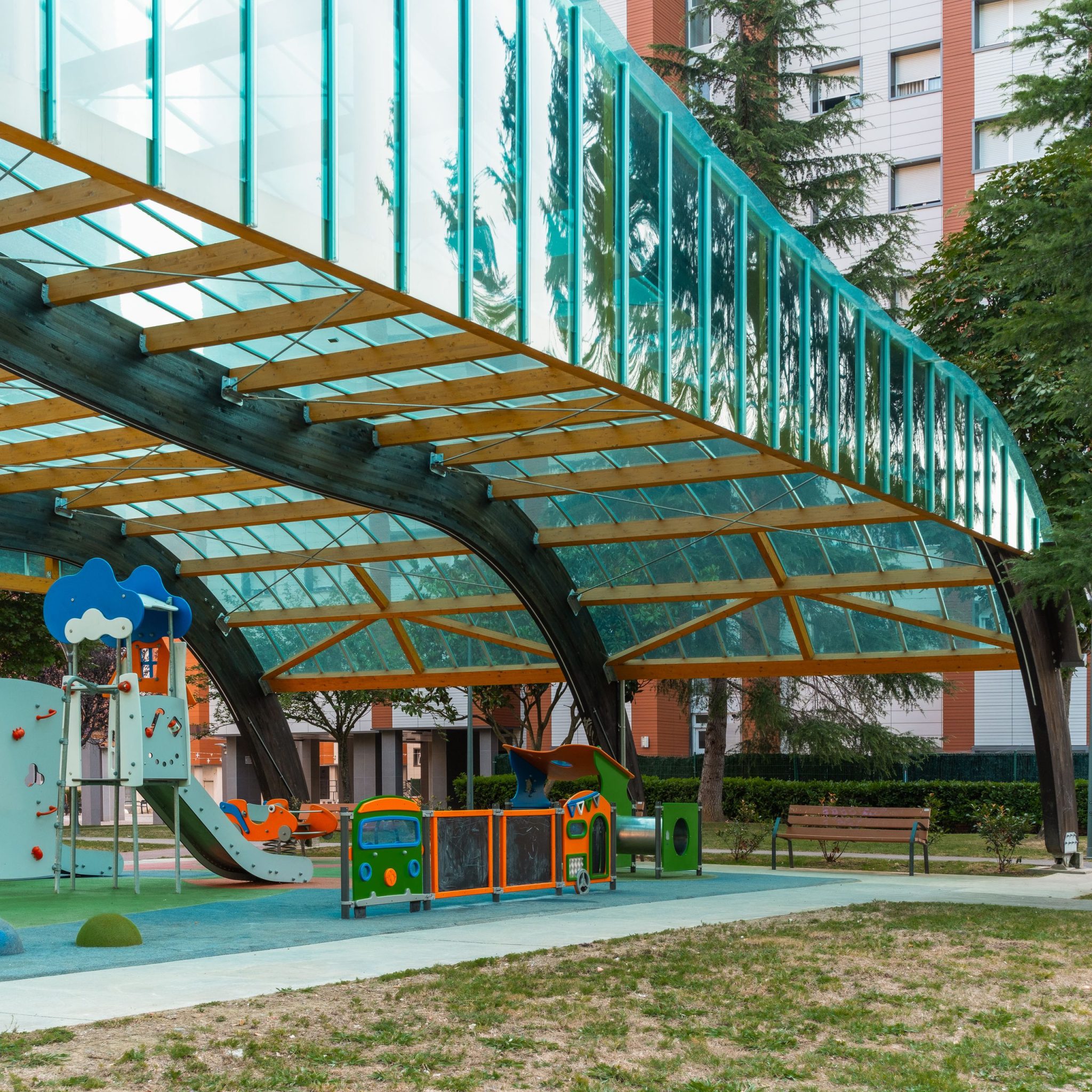Parque Loizaga: cubierta, zona de juegos y parque Loizaga en Barakaldo