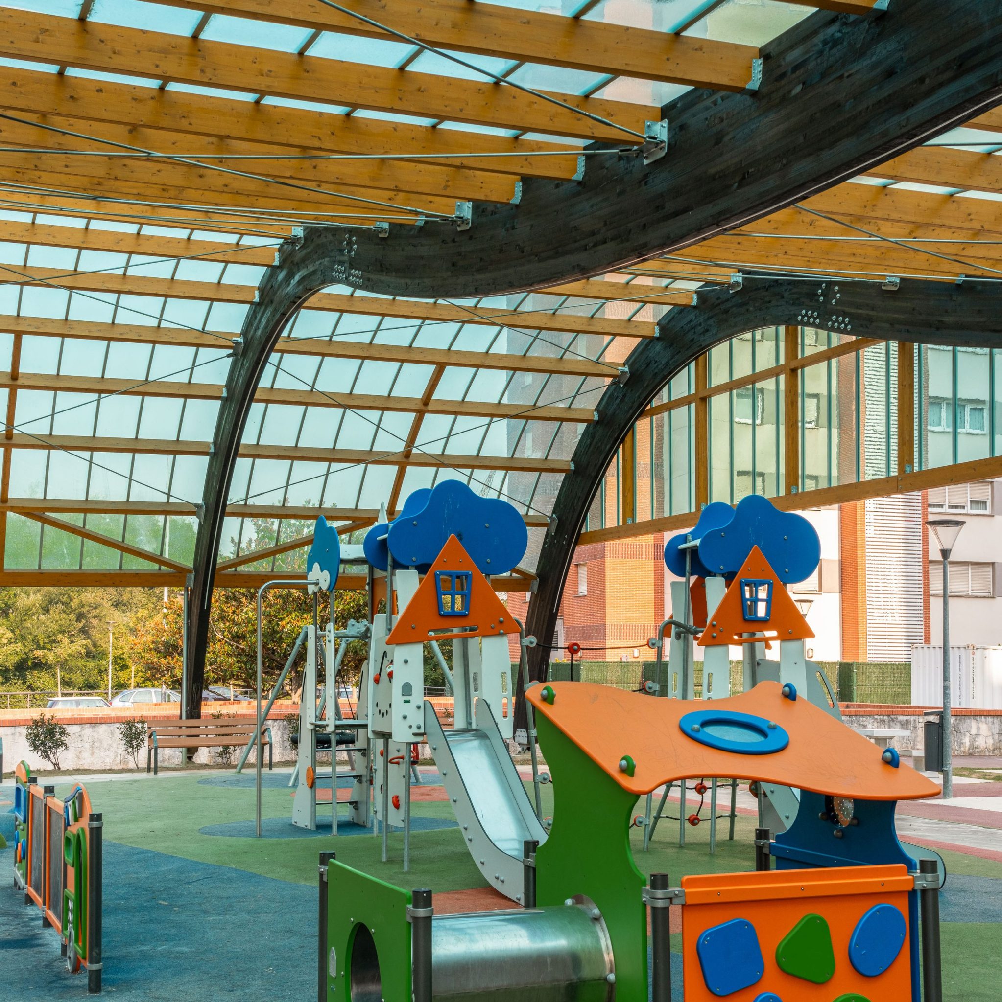 Parque Loizaga: cubierta, zona de juegos y parque Loizaga en Barakaldo