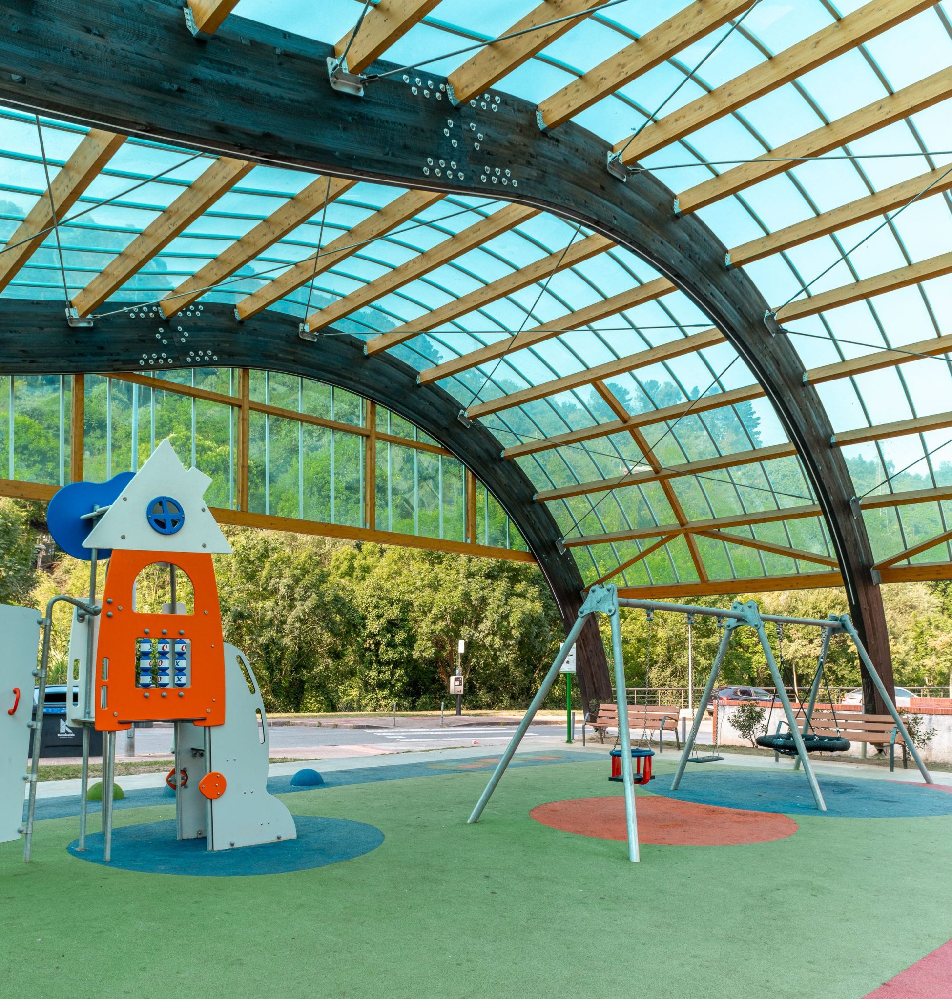 Parque Loizaga: cubierta, zona de juegos y parque Loizaga en Barakaldo